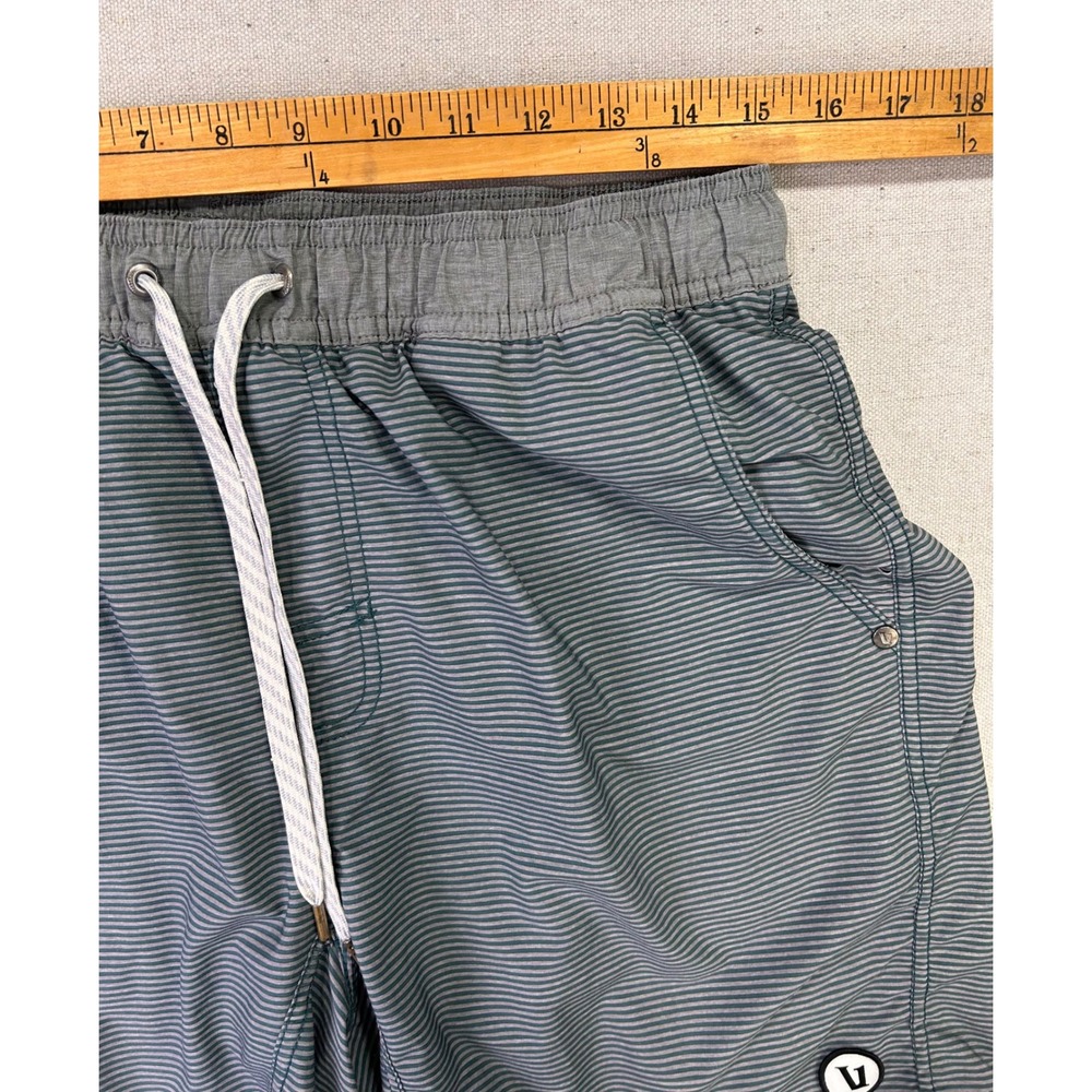 Vuori Banks Shorts Mens Large Grey Green Micro Stripe V302 Boardshorts - Picture 3 of 8